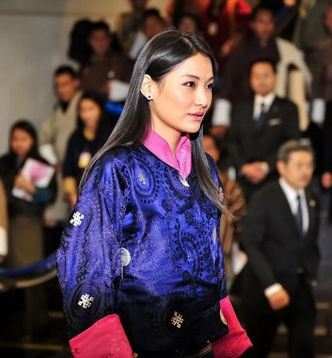 国王一家5口幸福美满王后美如冰山雪莲凯时尊龙最新网站不丹：亚洲最穷的国家(图14)