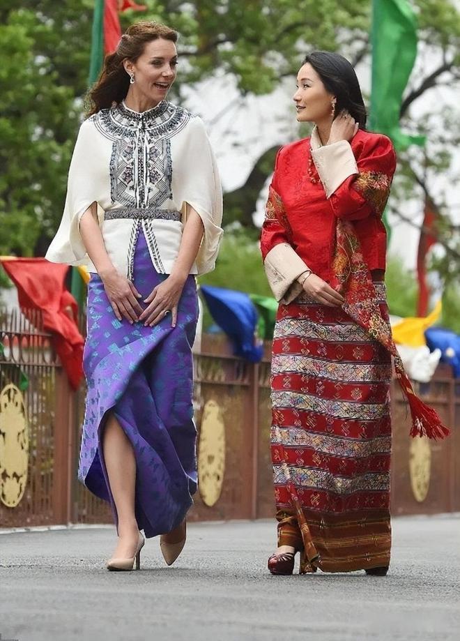 国王一家5口幸福美满王后美如冰山雪莲凯时尊龙最新网站不丹：亚洲最穷的国家(图15)